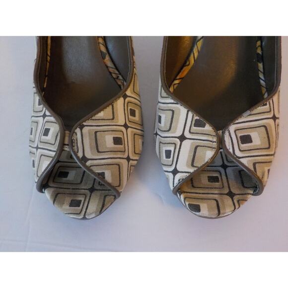 Kenneth Cole Reaction Brown Wedge Pumps Women Size 6M Peep Toe Squares Patterns - Picture 13 of 13